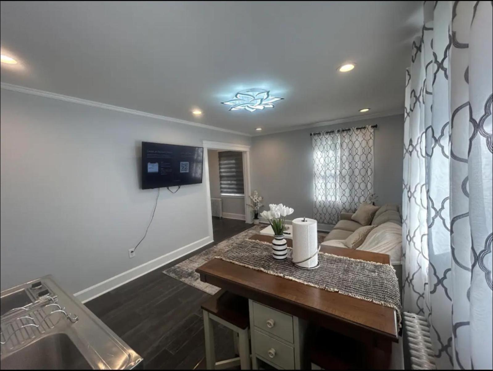 Private Suite In Huntington Station Exterior foto
